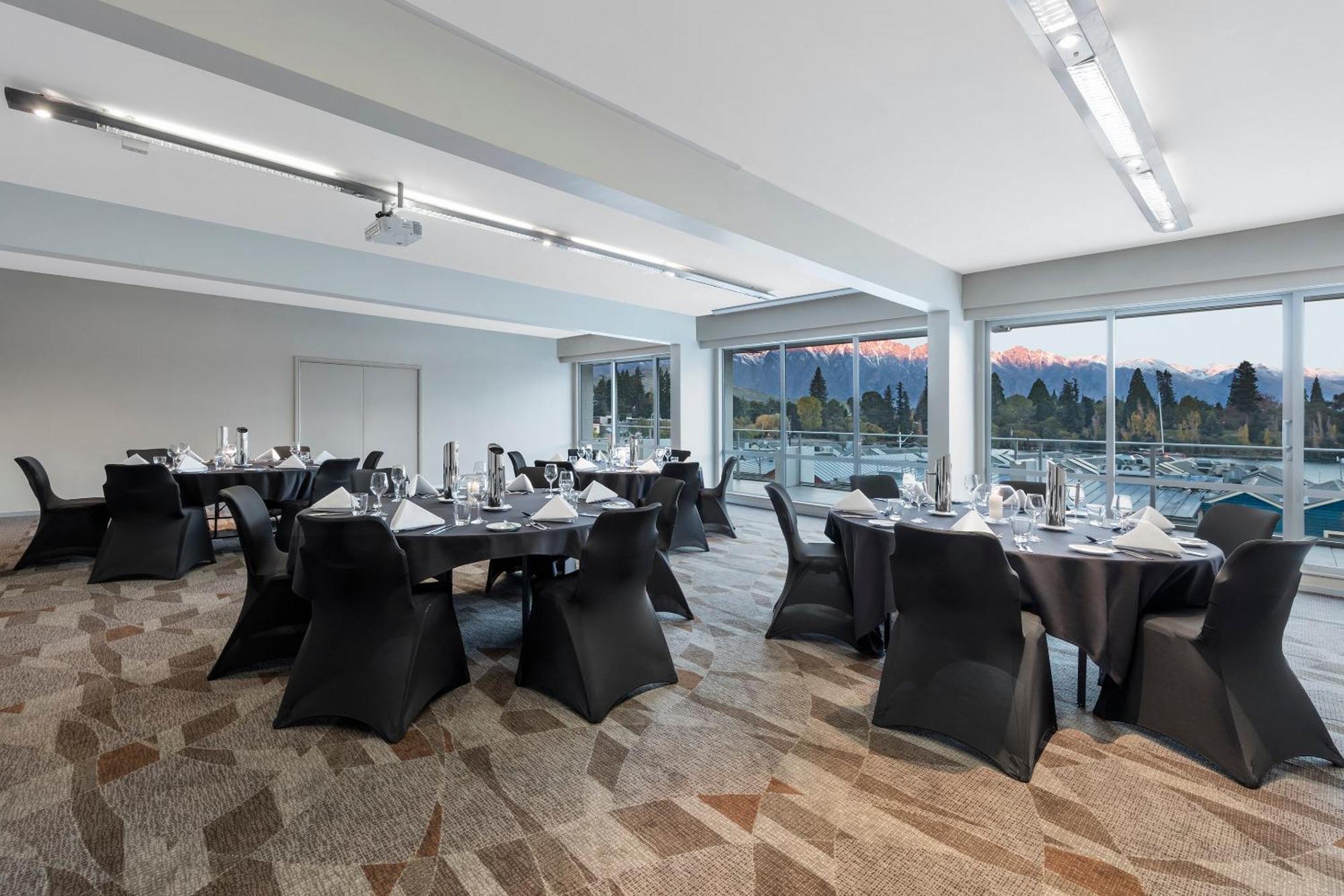 Crowne Plaza Queenstown By Ihg Exterior photo