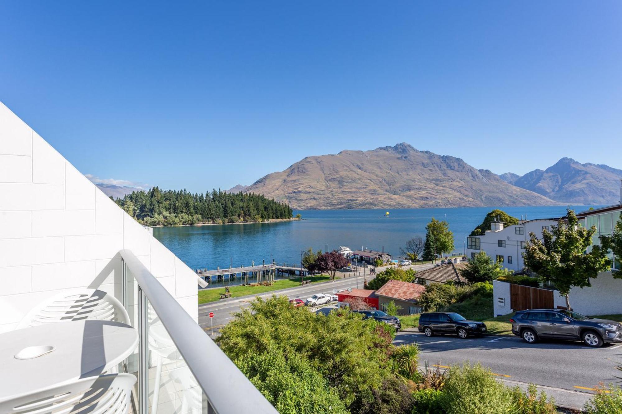Crowne Plaza Queenstown By Ihg Exterior photo